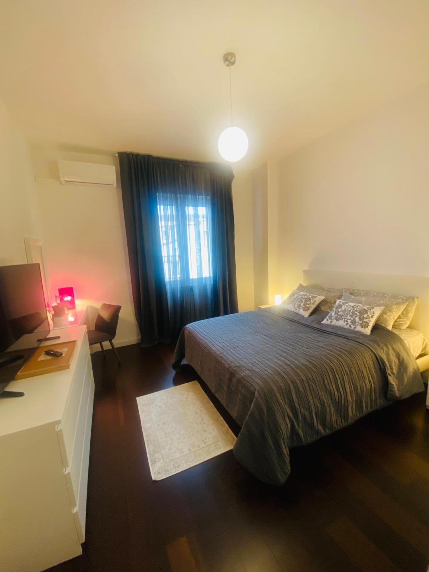 Central Apartment And Parking Верона Екстериор снимка