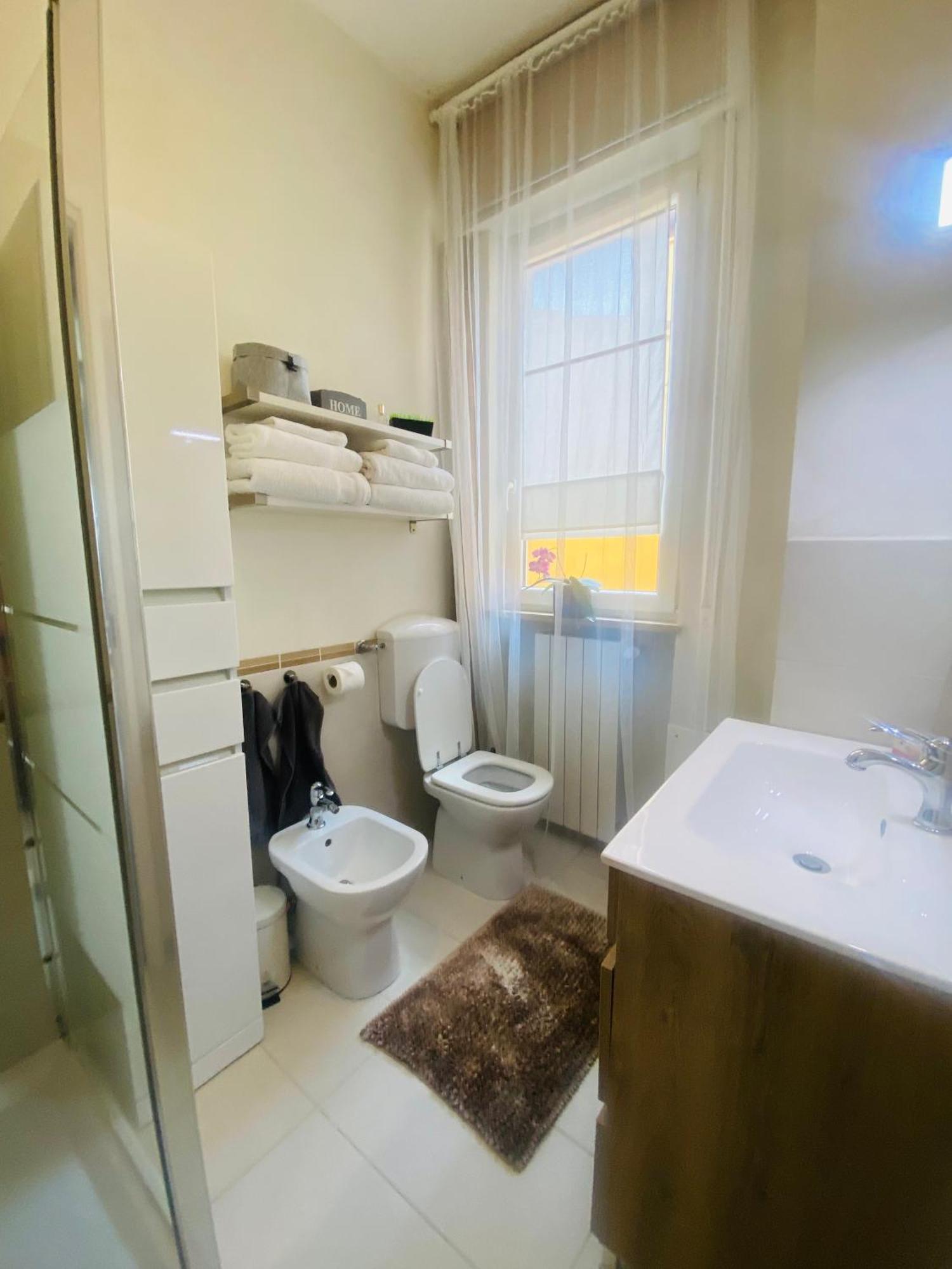 Central Apartment And Parking Верона Екстериор снимка